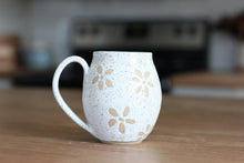 Load image into Gallery viewer, Daisy Mug - White
