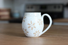 Load image into Gallery viewer, Daisy Mug - White
